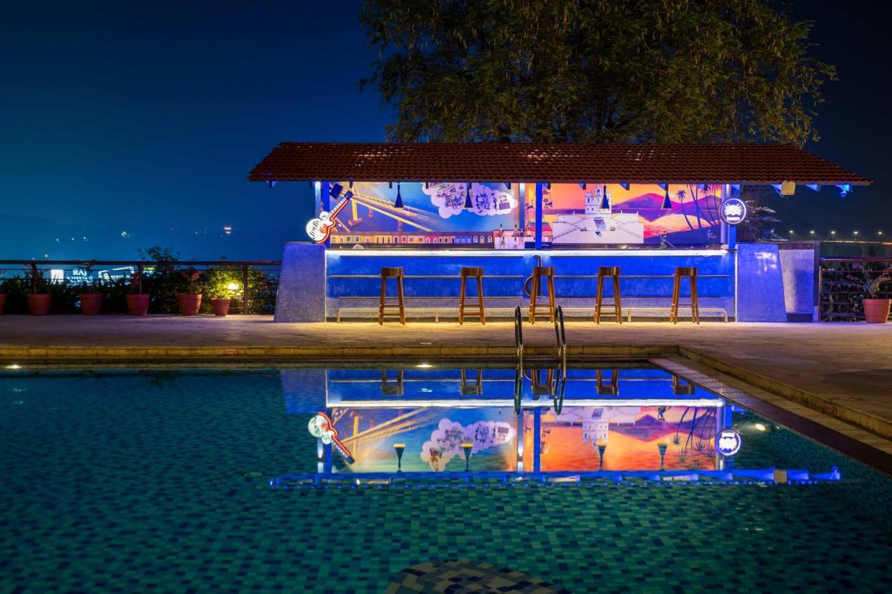 The Crown Goa Hotel Panadzsi Kültér fotó